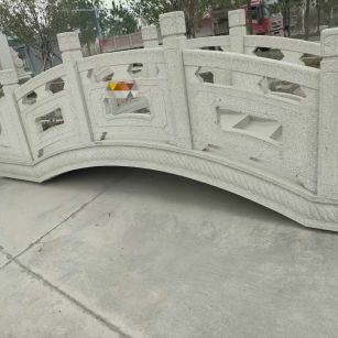 乌鲁木齐芝麻白拱桥，石桥