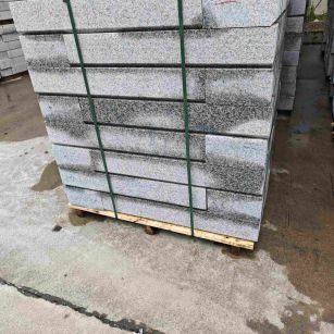 乌鲁木齐芙蓉白路牙石，马路牙子