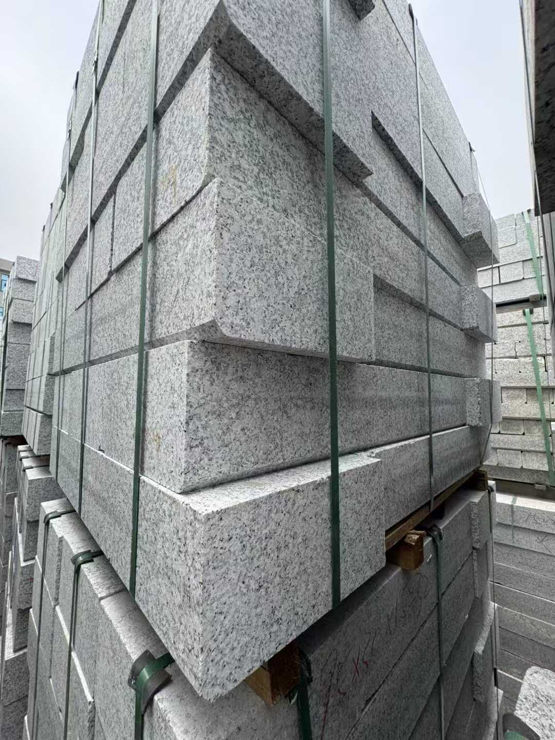 乌鲁木齐芝麻白路牙石 马路牙子