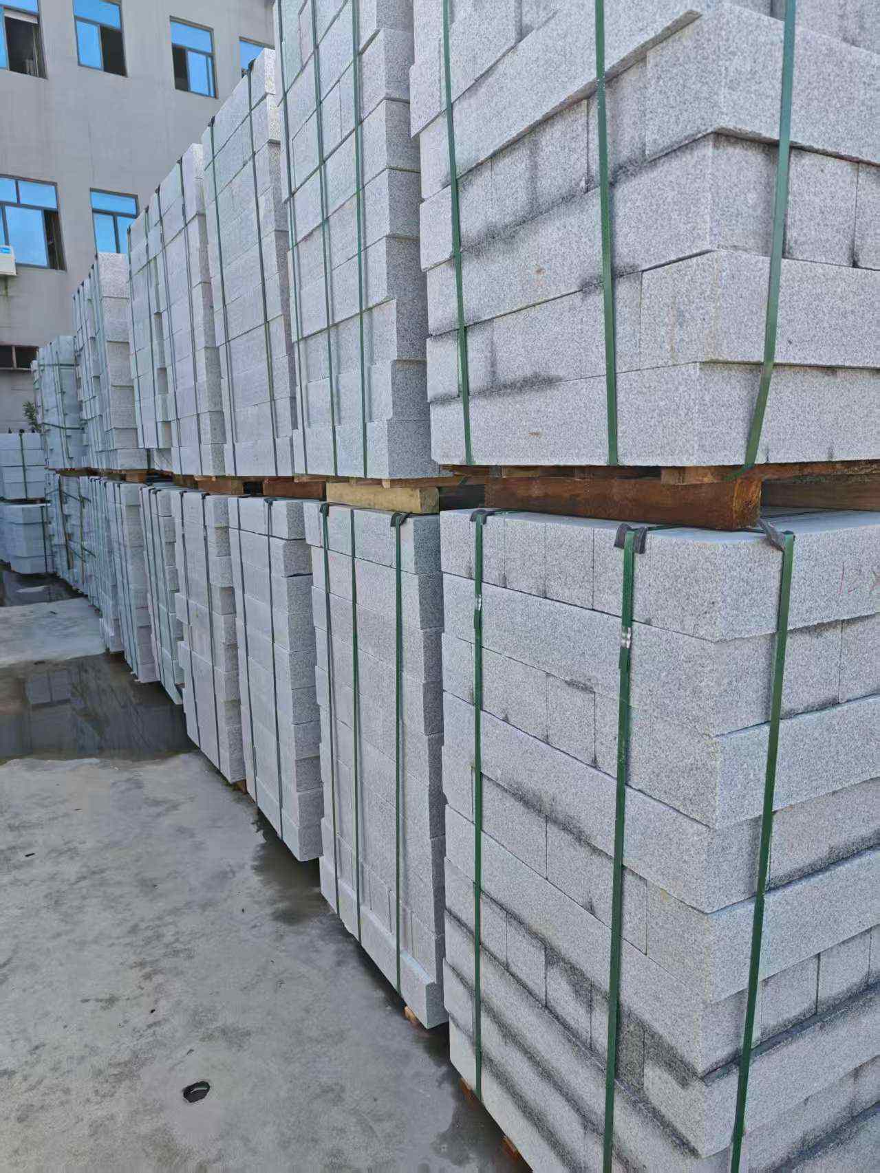 乌鲁木齐芝麻白路牙石，路侧石