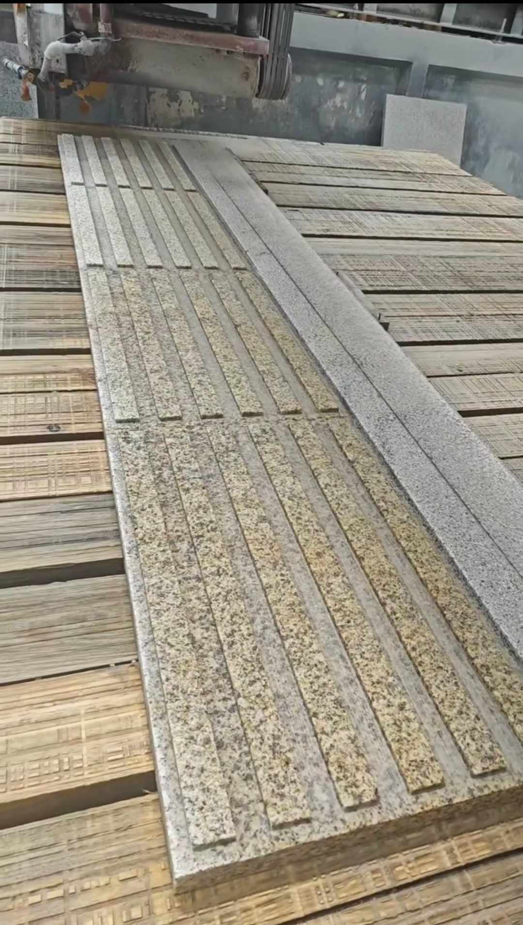 乌鲁木齐黄金麻盲道石 盲条