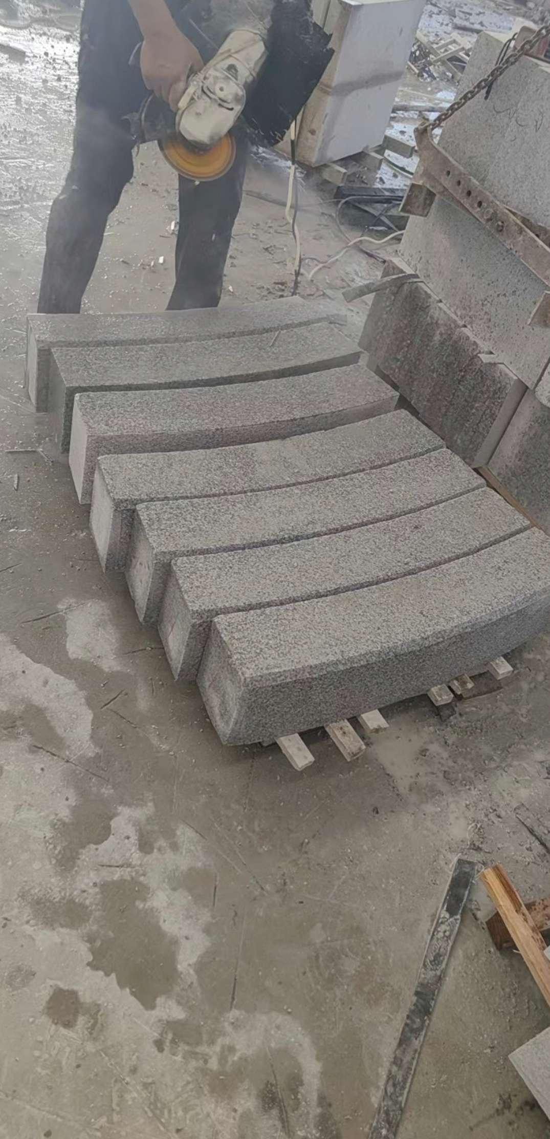 乌鲁木齐芝麻白弧形路牙石